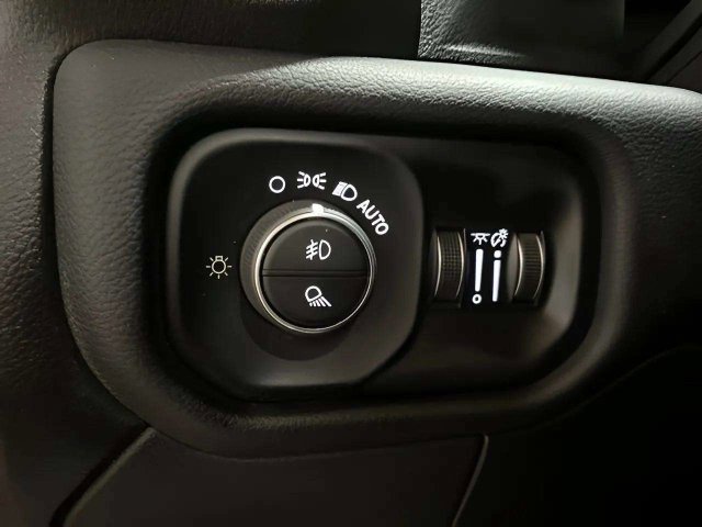 Used 2025 RAM 2500 Laramie AWD/4WD image 17