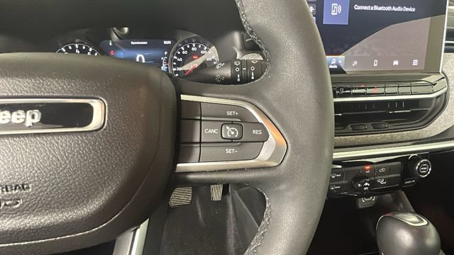 Used 2024 Jeep Compass Latitude w/ Sun and Sound Group AWD/4WD image 18