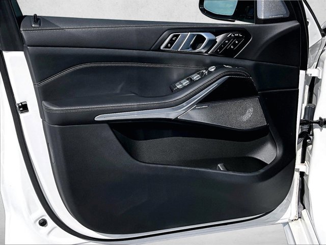 Used 2025 BMW X7 M60i w/ Executive Package image 18