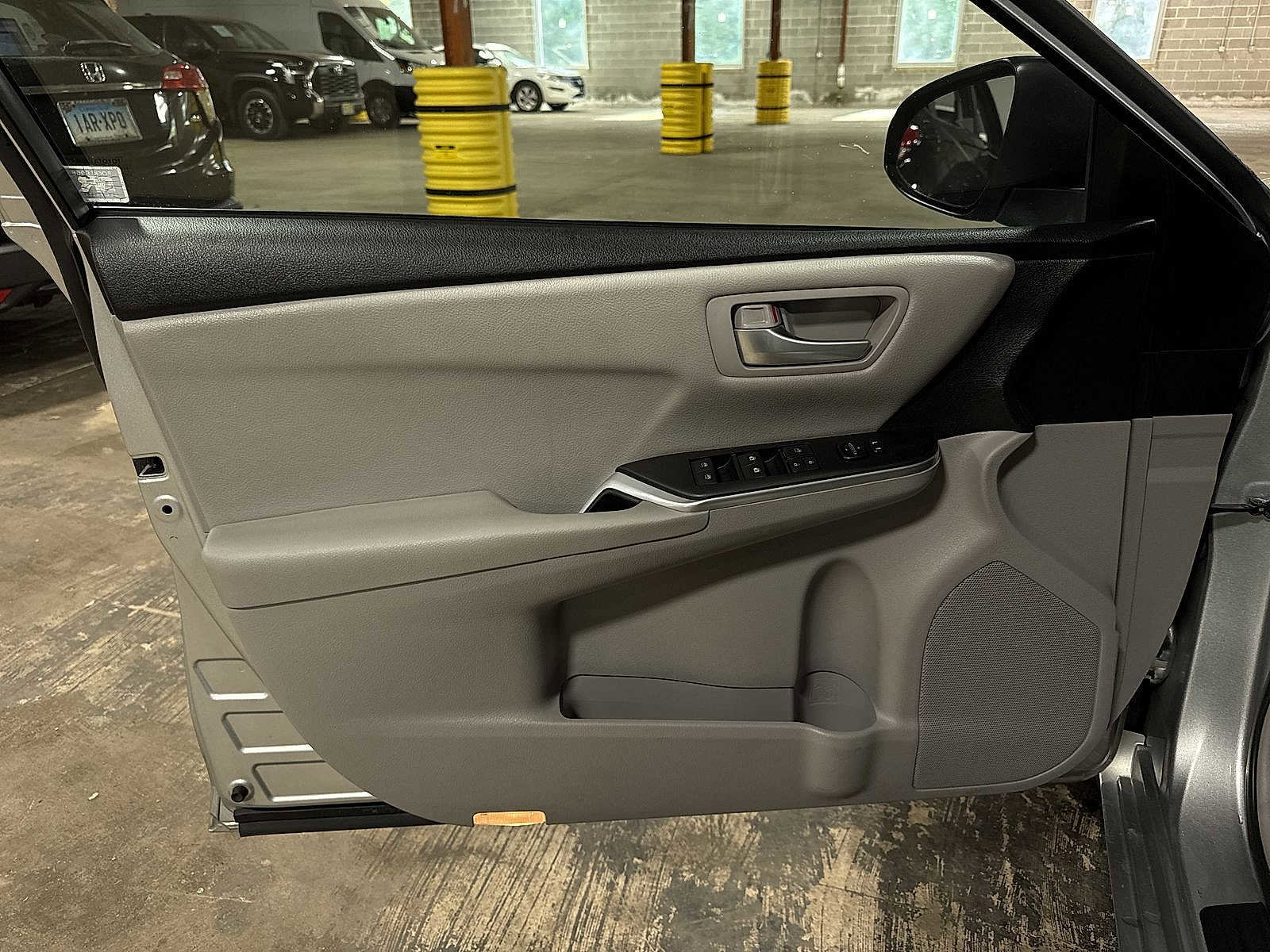 Used 2016 Toyota Camry LE FWD image 29