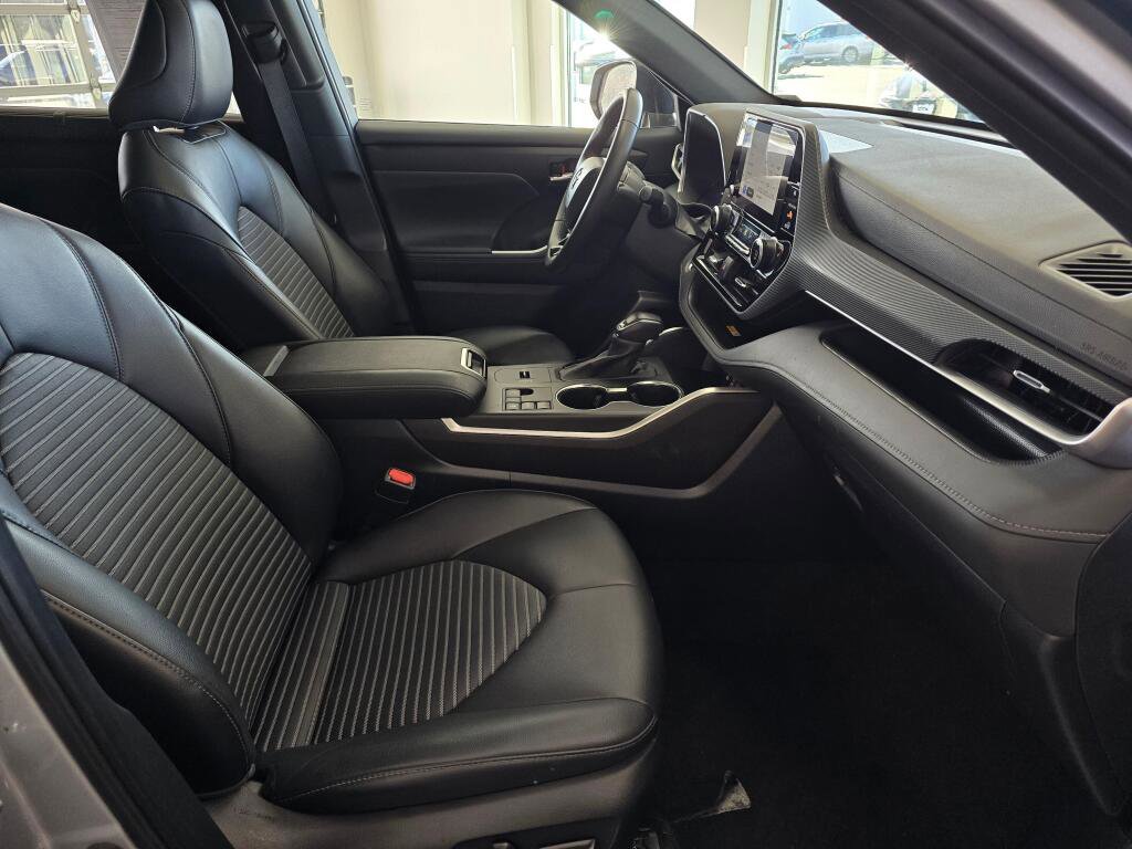 Used 2024 Toyota Highlander XSE image 46