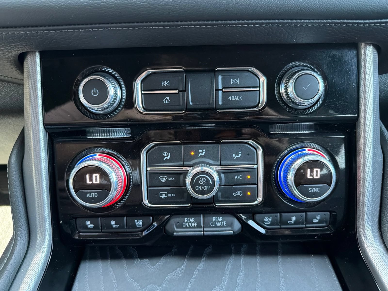 Used 2022 GMC Yukon Denali AWD/4WD image 15