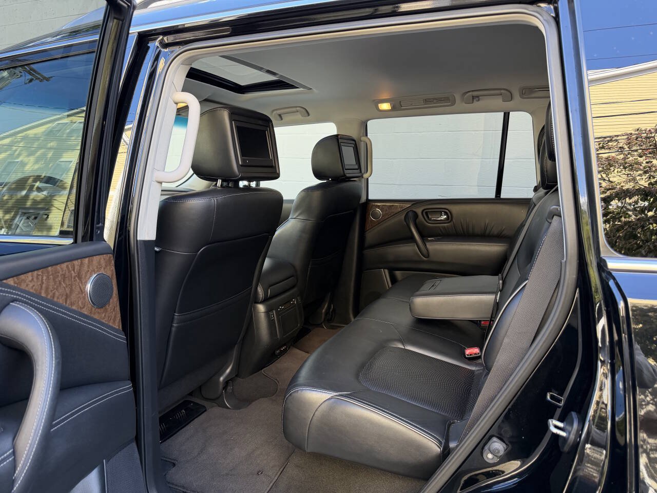 Used 2015 INFINITI QX80 4WD w/ Theater Package image 26