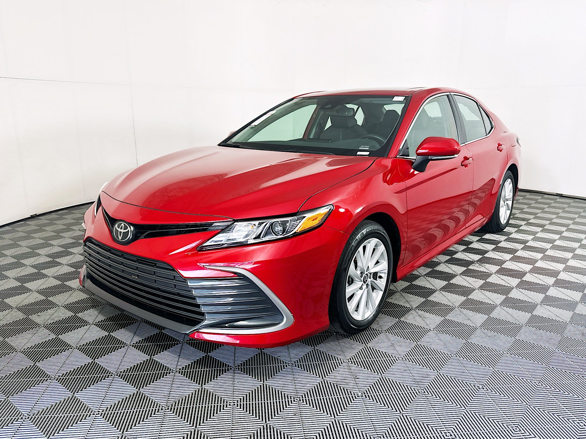 Used 2024 Toyota Camry LE w/ Convenience Package FWD image 7