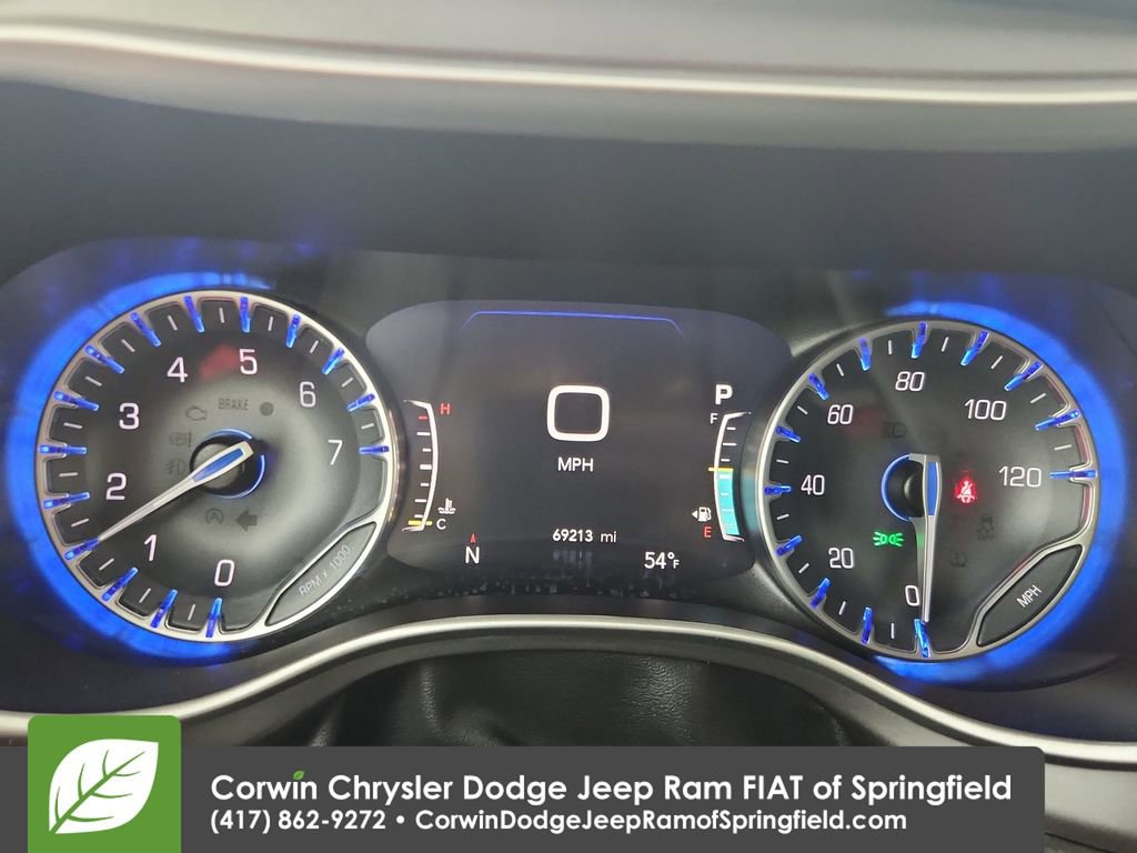 Used 2023 Chrysler Pacifica Touring-L image 22