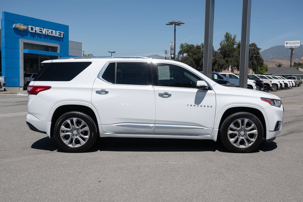 Used 2020 Chevrolet Traverse Premier w/ LPO, Cargo Package FWD image 3