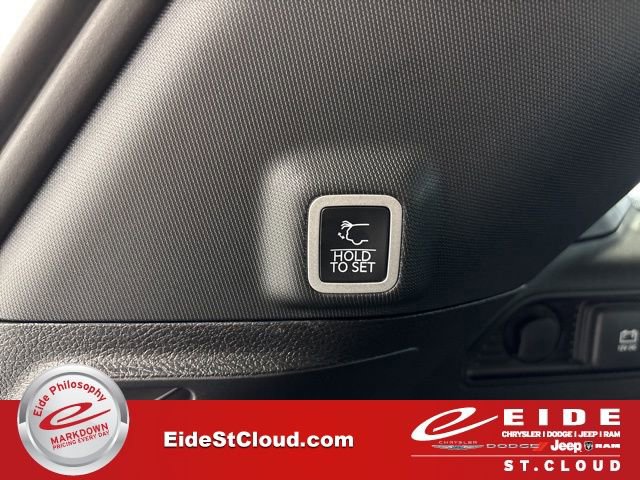 New 2025 Jeep Grand Cherokee Altitude image 15