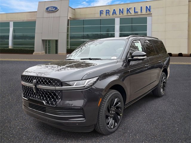 New 2025 Lincoln Navigator Reserve w/ Jet Appearance Package image 3