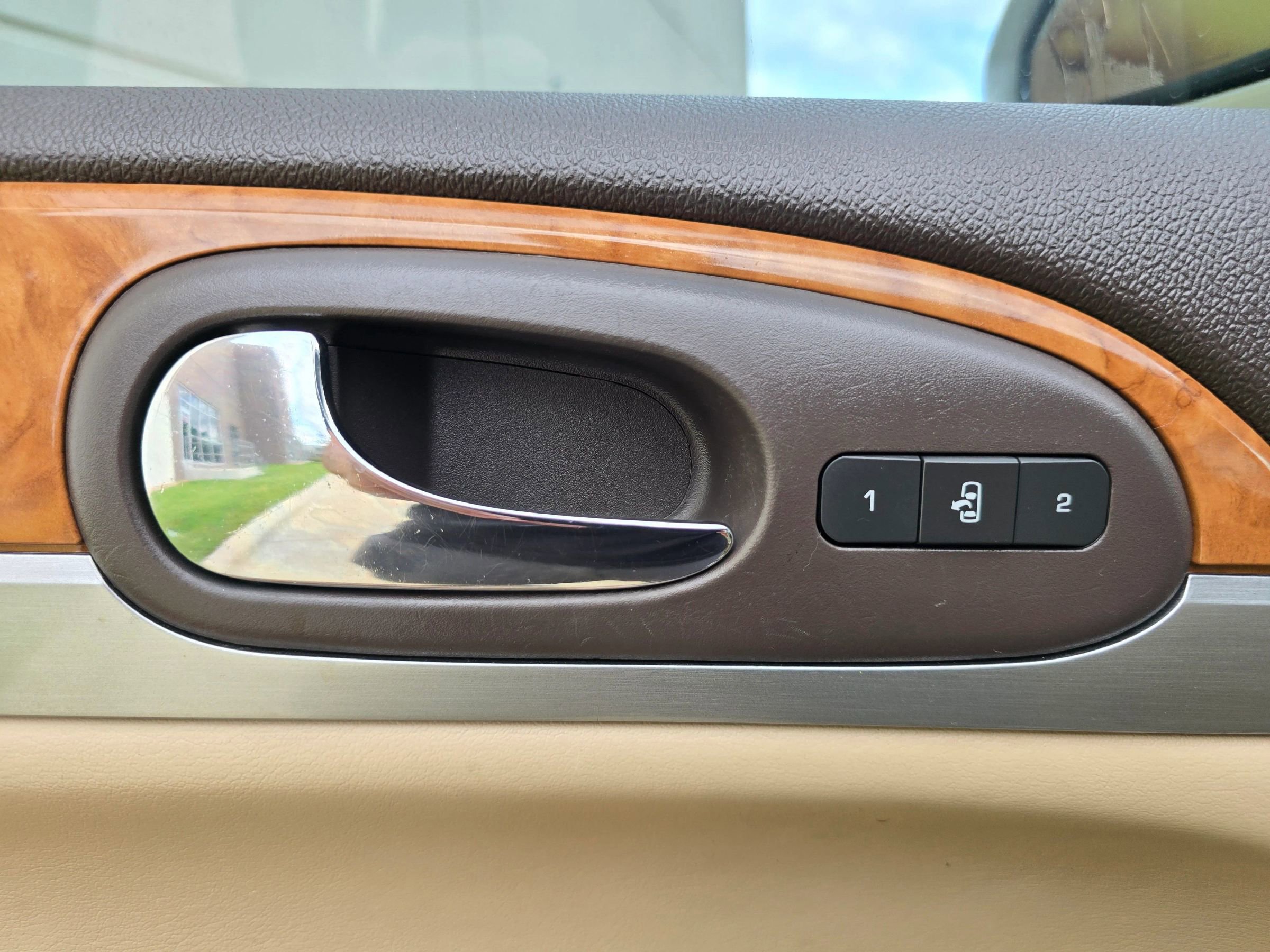 Used 2011 Buick Enclave CXL FWD image 19