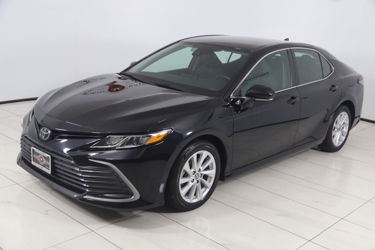 Used 2023 Toyota Camry LE FWD image 16