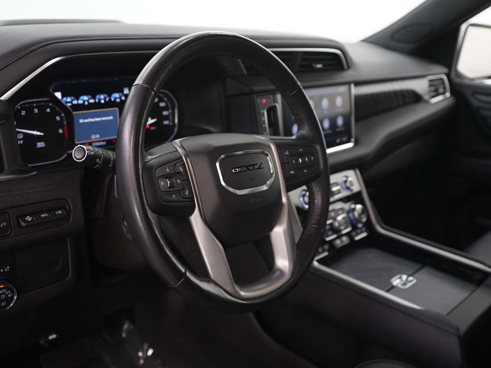 Used 2021 GMC Yukon Denali w/ Denali Premium Package image 23