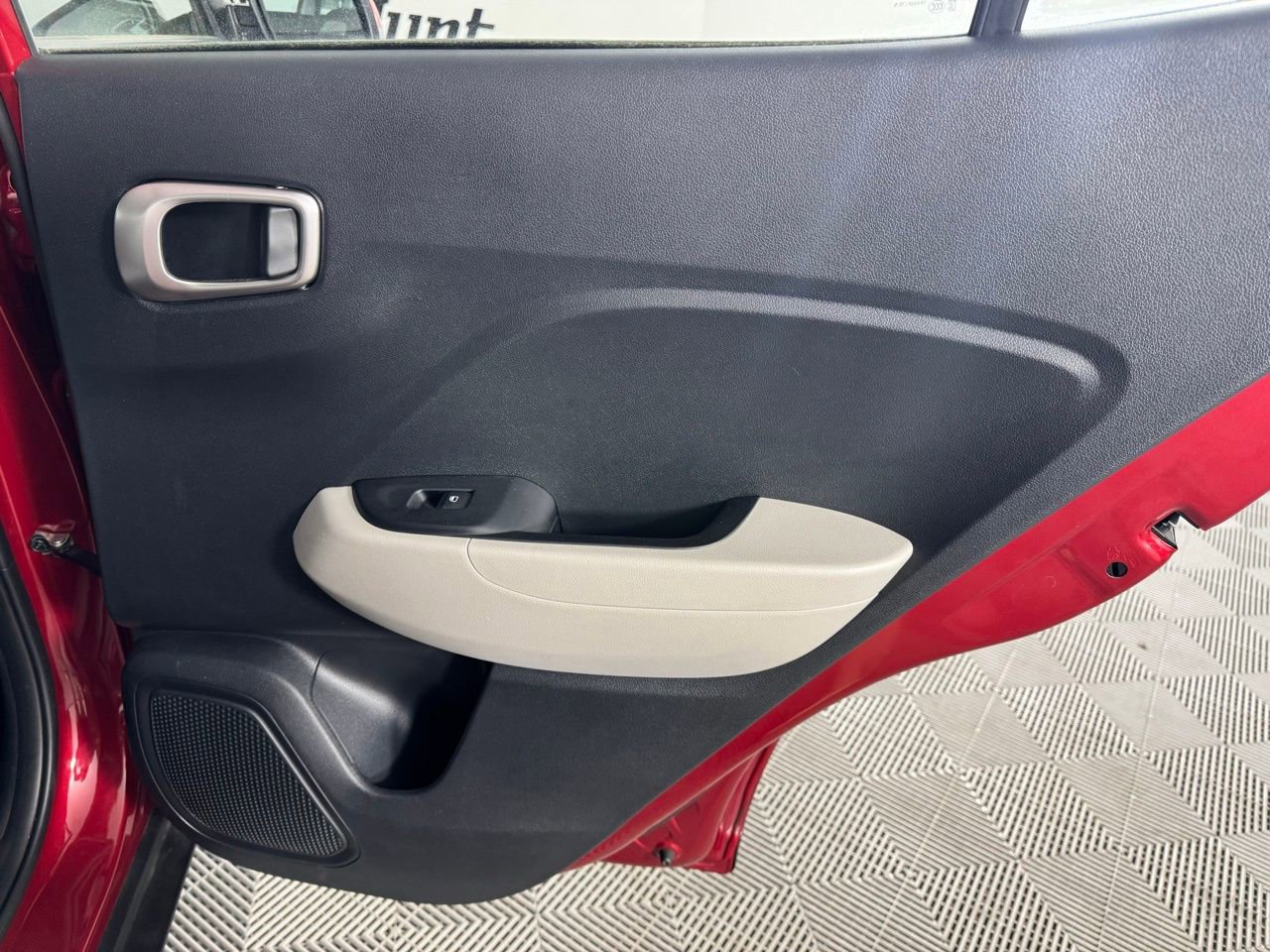 Used 2025 Hyundai Venue SEL image 27