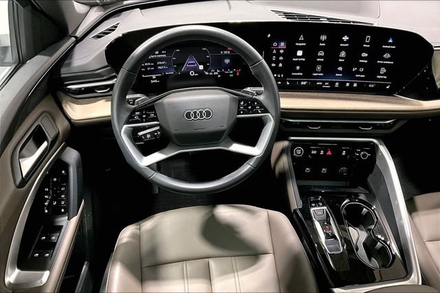 Used 2025 Audi Q5 Premium w/ Convenience Package image 5