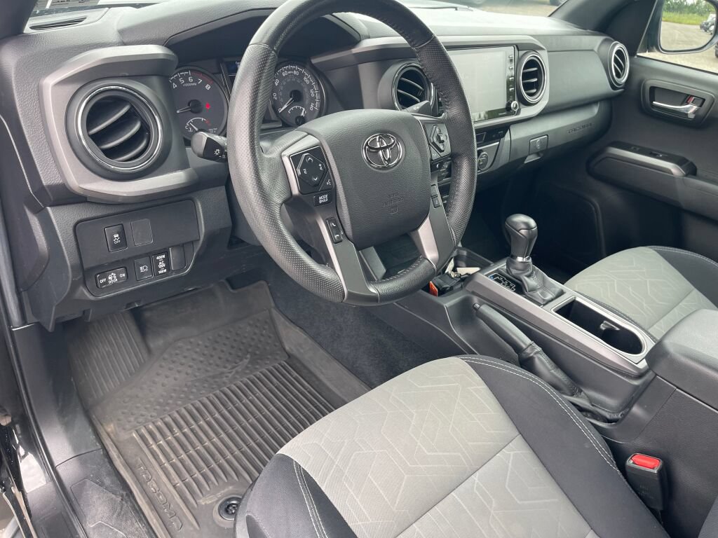 Used 2022 Toyota Tacoma TRD Off-Road w/ Technology Package AWD/4WD image 4