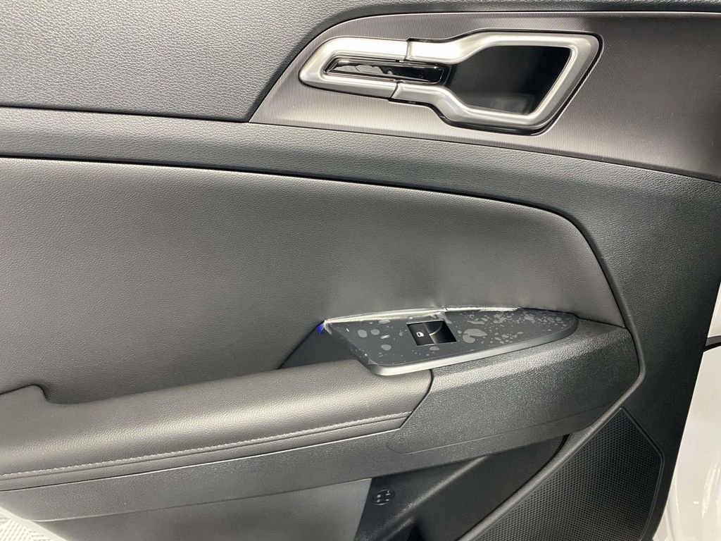 New 2026 Kia Sportage EX image 14