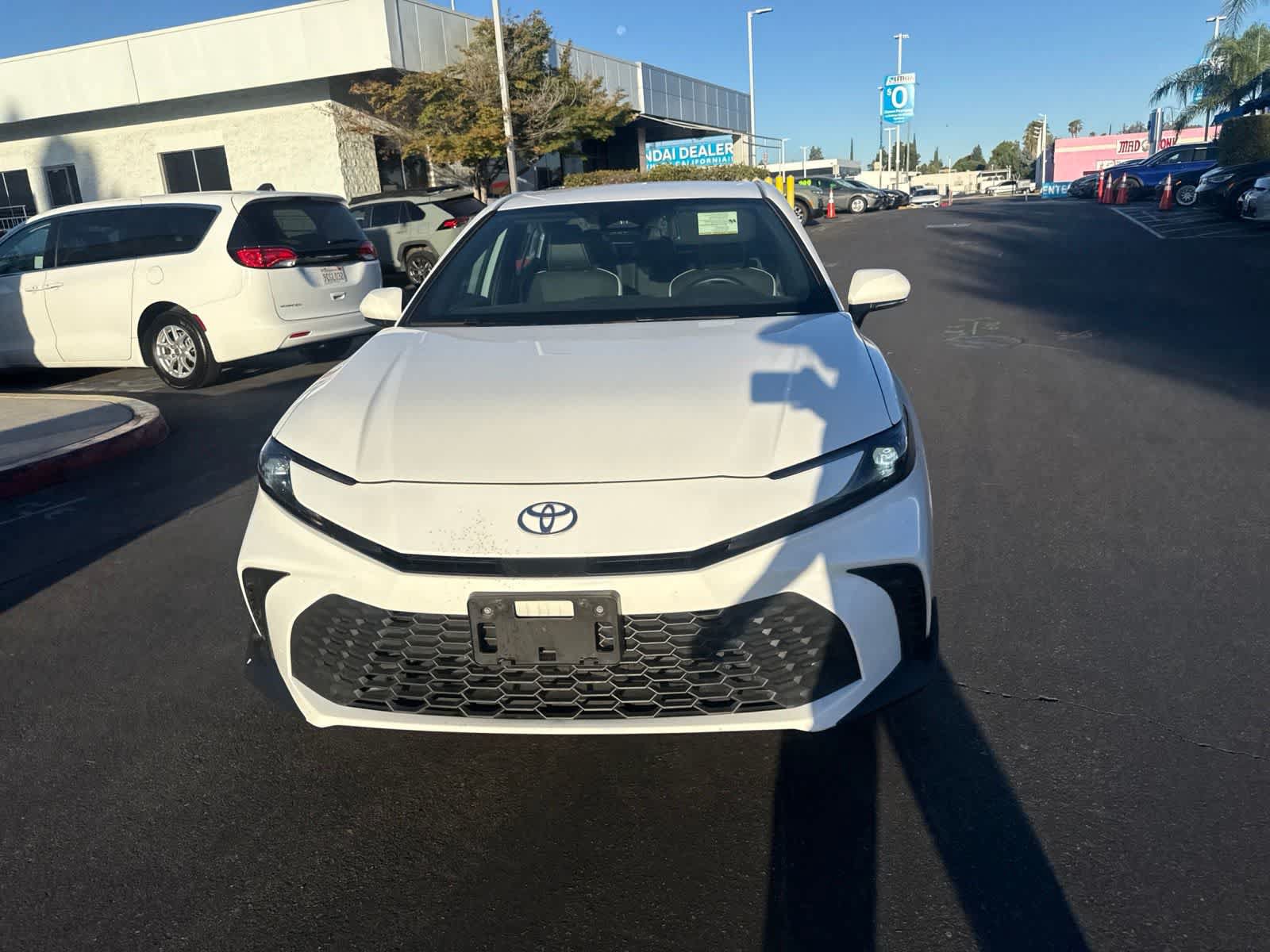 Used 2025 Toyota Camry SE FWD video 2