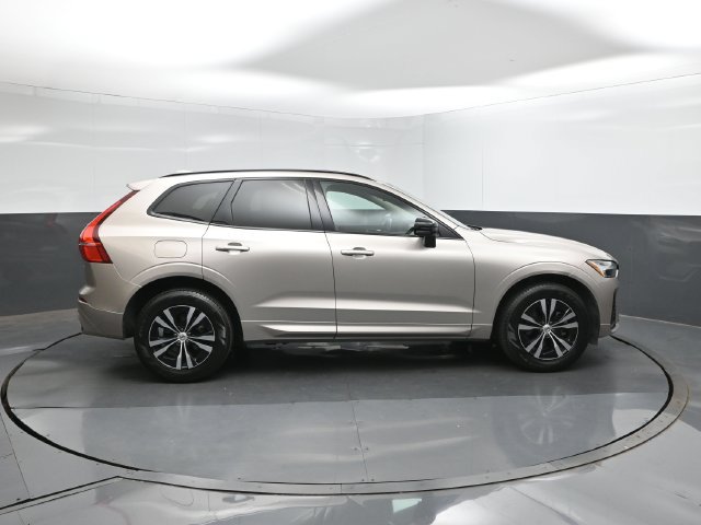Used 2025 Volvo XC60 B5 Core AWD/4WD image 11