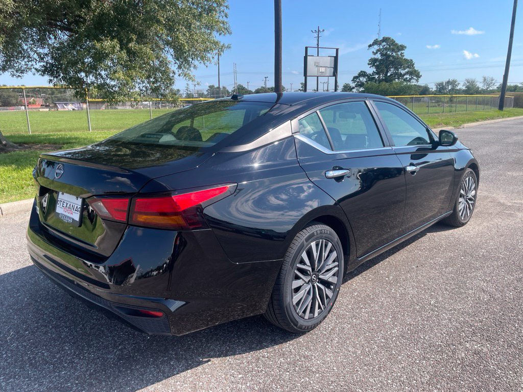 Used 2025 Nissan Altima 2.5 SV FWD image 7
