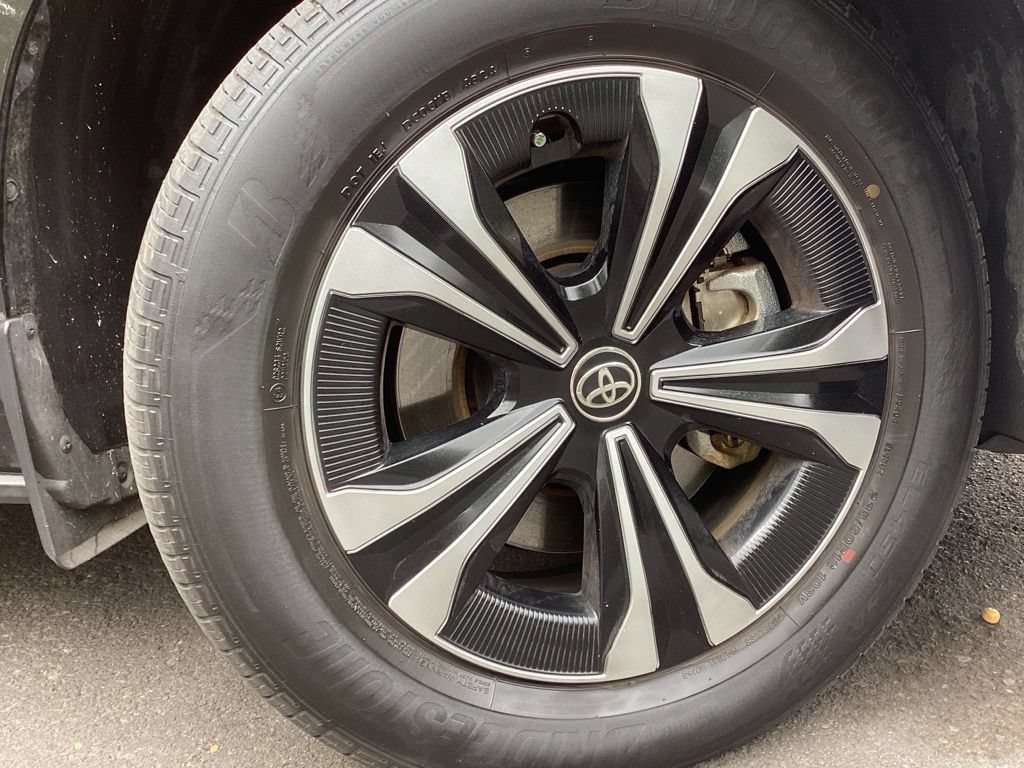 Used 2025 Toyota bZ4X AWD w/ Weather Package image 6