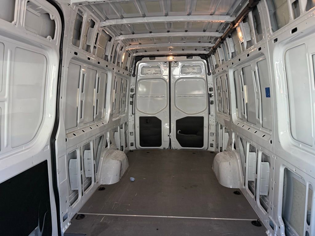Used 2023 Mercedes-Benz Sprinter 2500 image 4