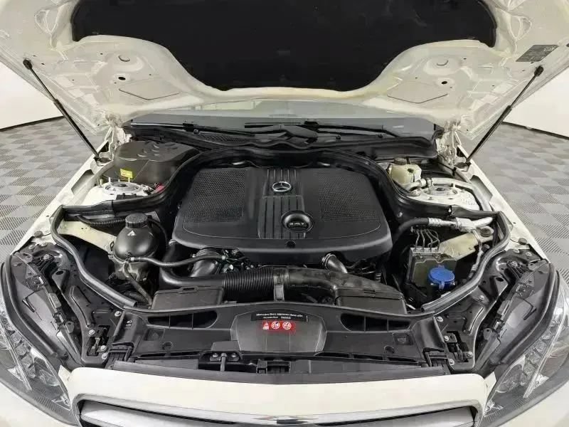 Used 2014 Mercedes-Benz E 250 BlueTEC 4MATIC Sedan image 17