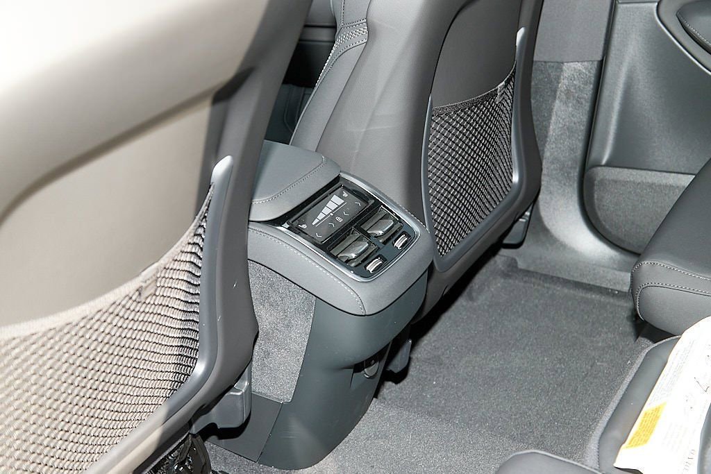 New 2026 Volvo XC90 B6 Plus w/ Protection Package Premier image 22