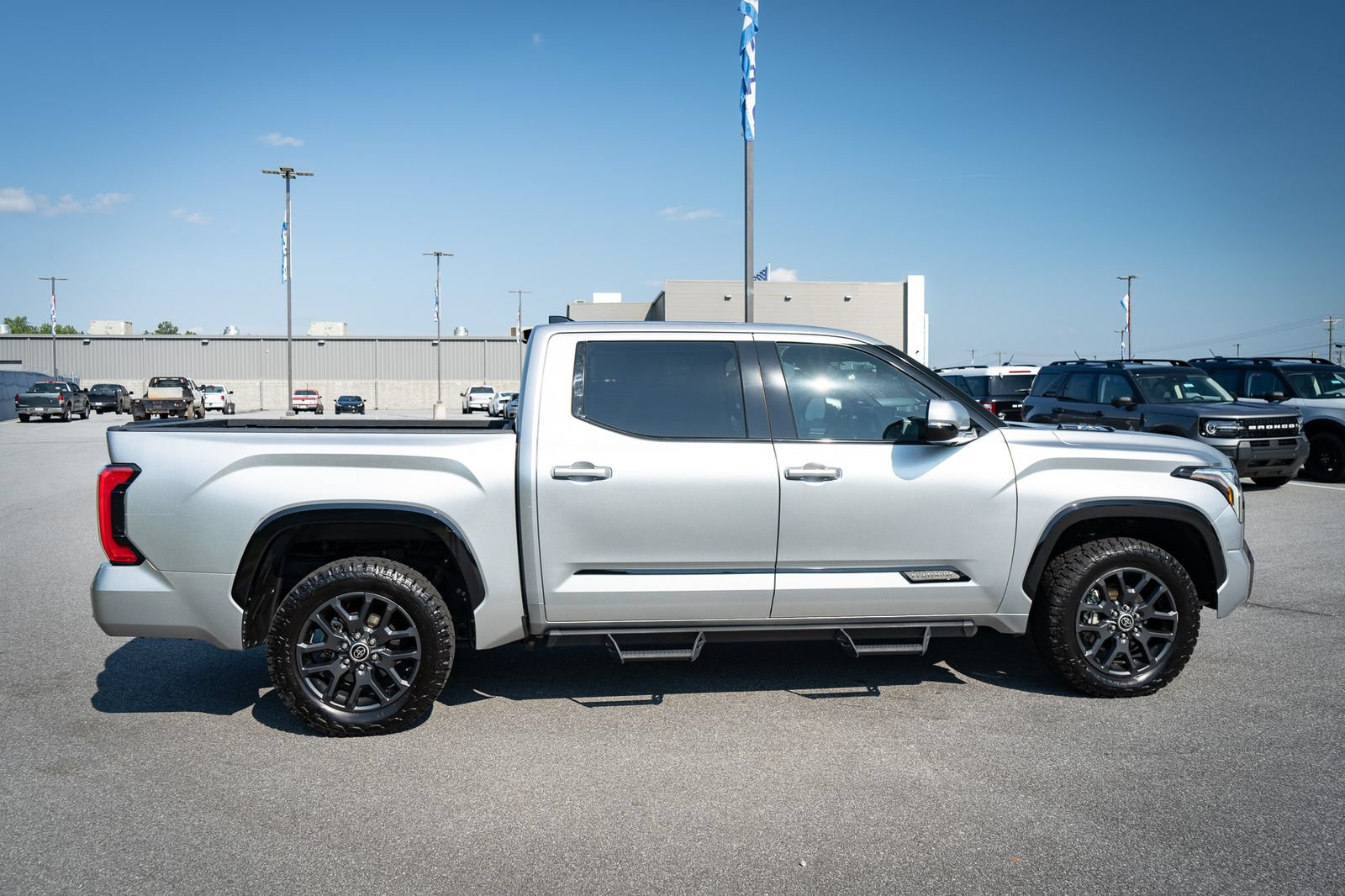 Used 2023 Toyota Tundra Platinum AWD/4WD image 11