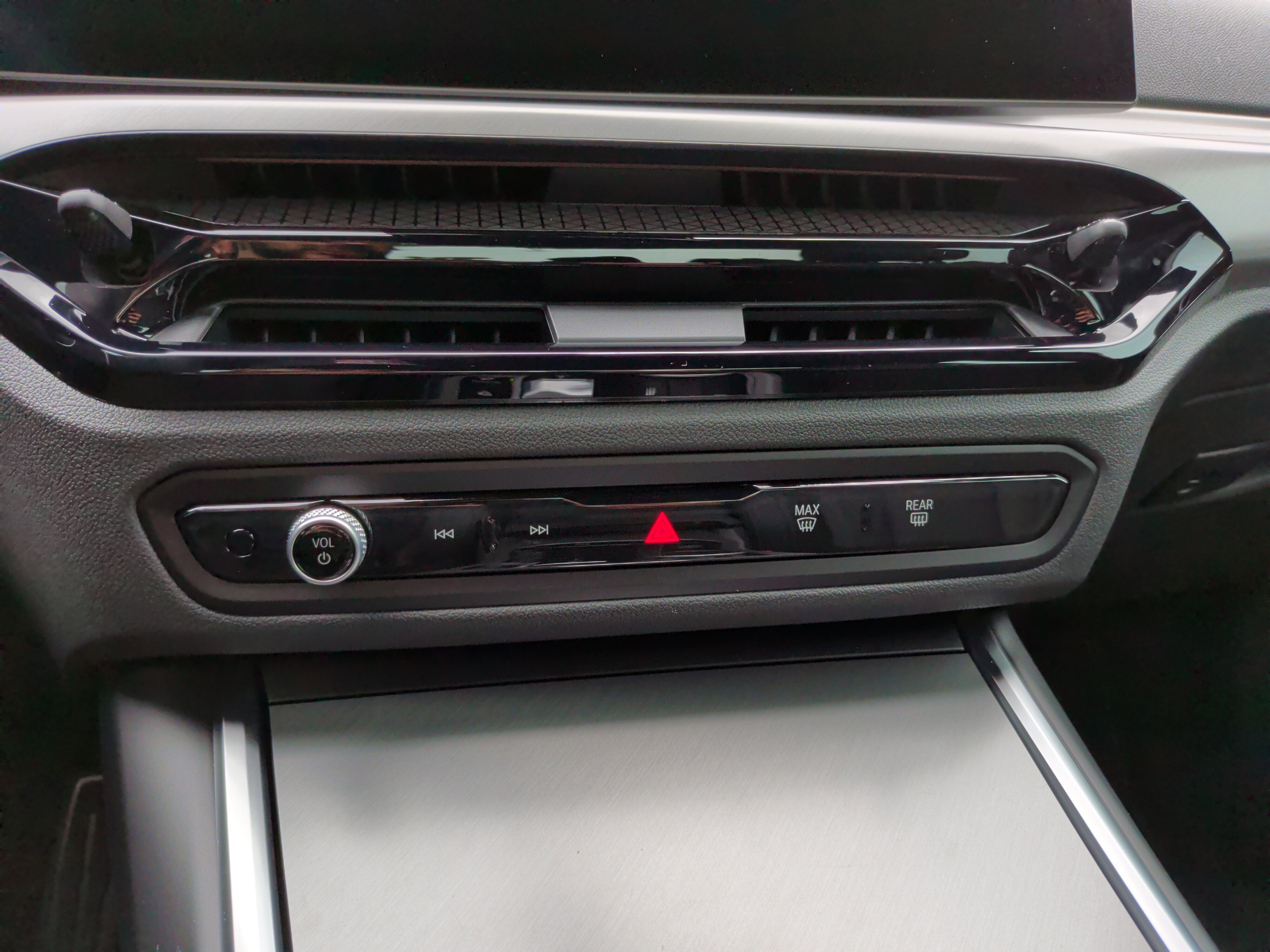 Used 2025 BMW M340i w/ Premium Package image 18