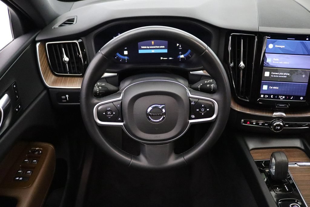 Used 2022 Volvo XC60 B5 Momentum AWD/4WD image 17