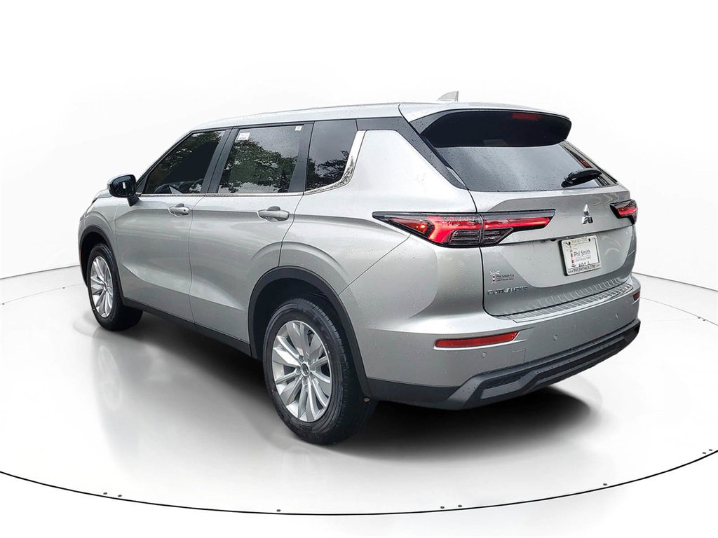 New 2026 Mitsubishi Outlander ES image 4