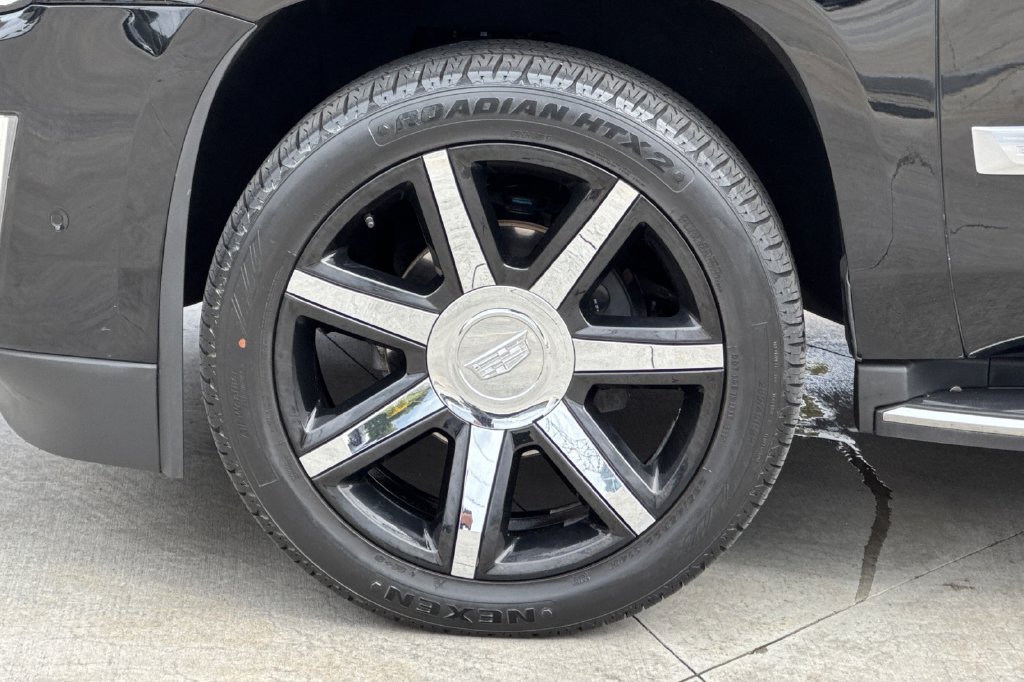 Used 2019 Cadillac Escalade Premium Luxury RWD image 35