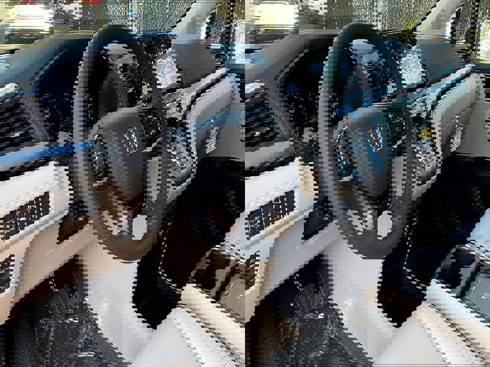 New 2026 Honda Odyssey Touring image 9