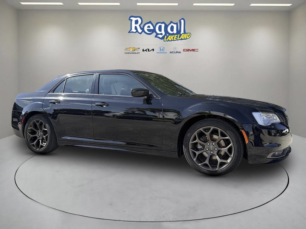 Used 2017 Chrysler 300 S RWD image 1