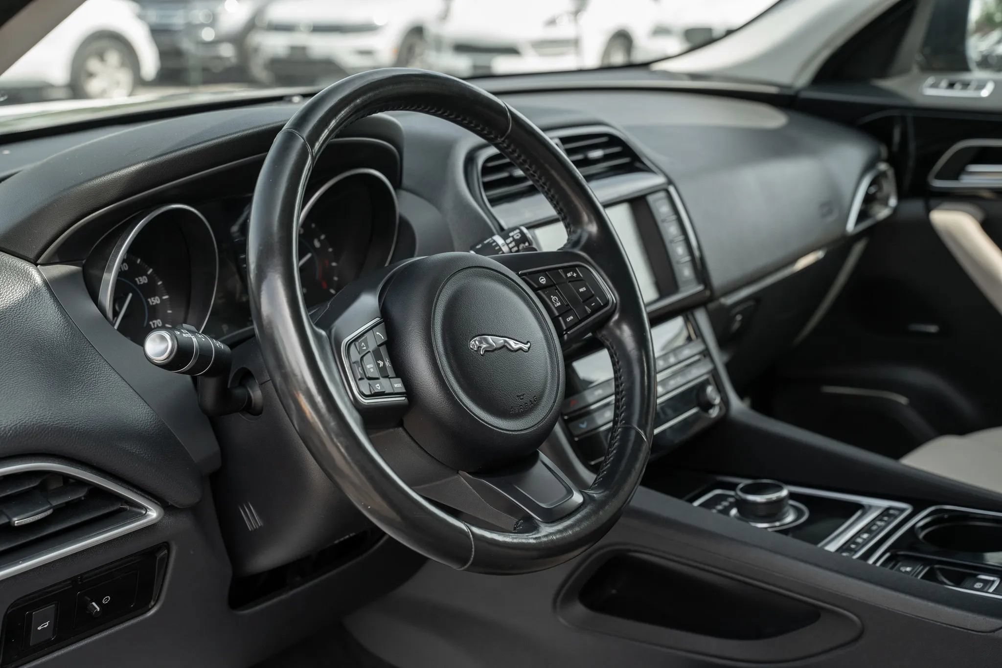 Used 2017 Jaguar F-PACE Premium AWD/4WD image 16
