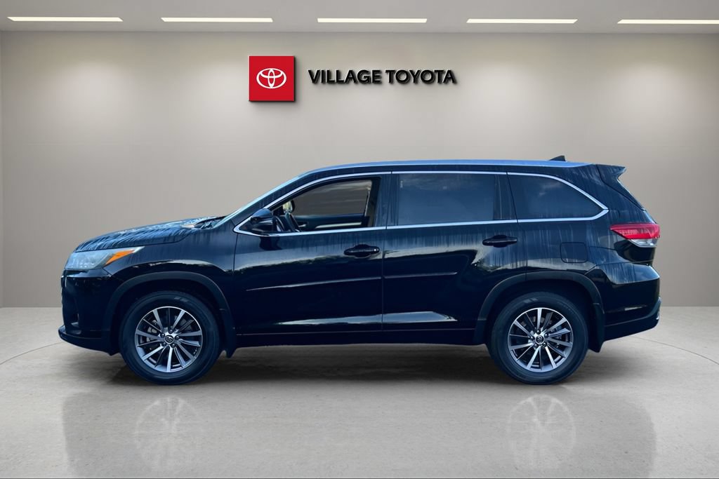 Certified 2017 Toyota Highlander XLE FWD image 2