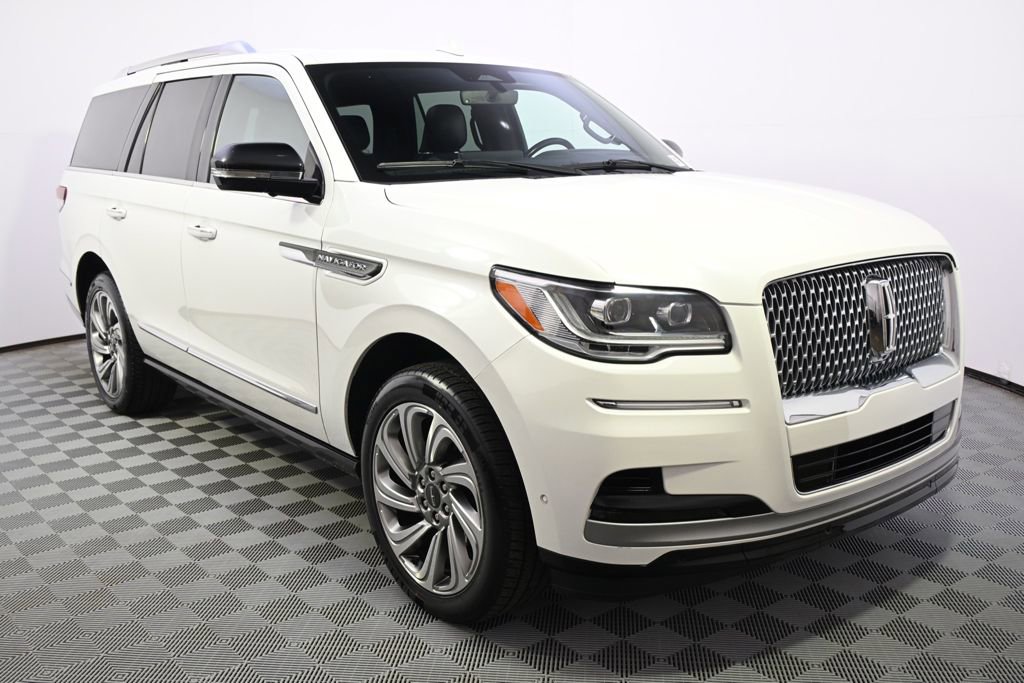 Used 2023 Lincoln Navigator Reserve image 8