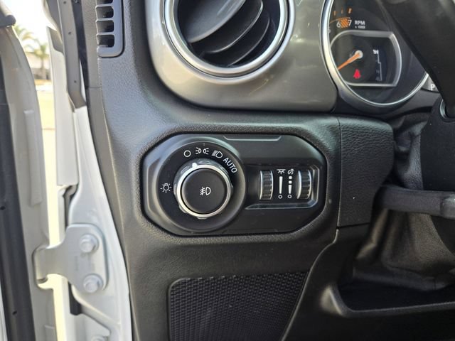 Used 2020 Jeep Wrangler Unlimited Sahara w/ Uconnect 4C Nav & Sound Group AWD/4WD image 20