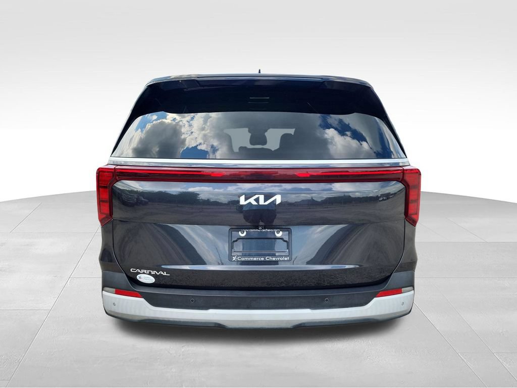 Used 2025 Kia Carnival FWD image 6