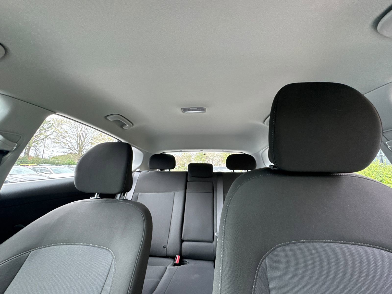 Used 2025 Hyundai Kona SE image 31