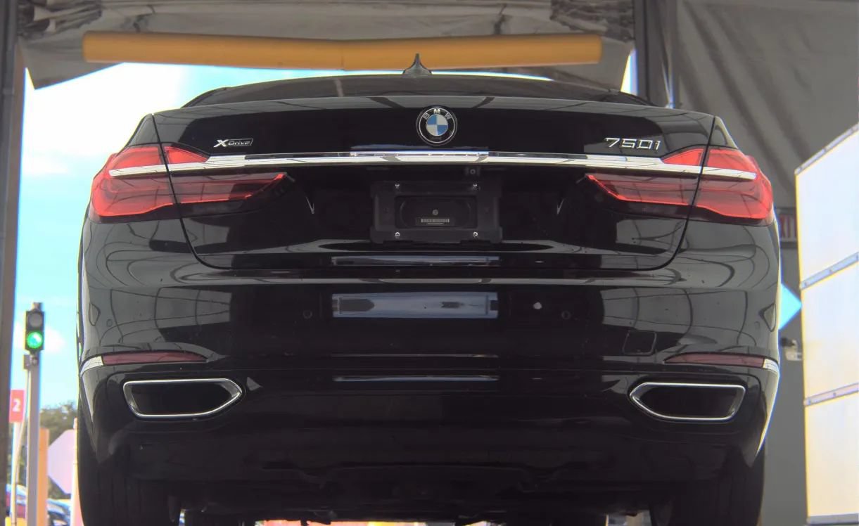 Used 2019 BMW 750i xDrive w/ Luxury Rear Seating Package AWD/4WD image 6