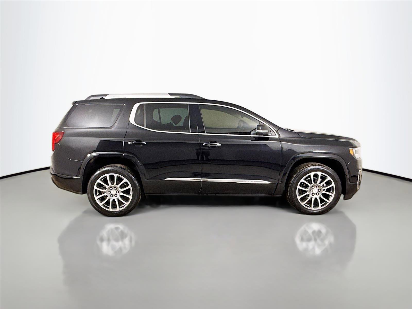 Used 2021 GMC Acadia Denali w/ GMC Pro Grade Package image 18