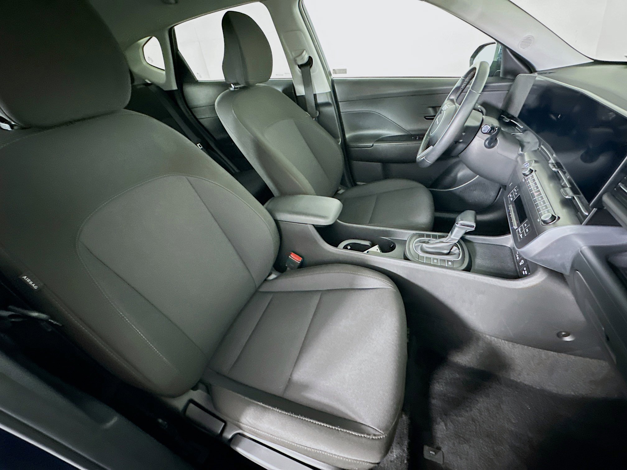 Used 2025 Hyundai Kona SEL image 31