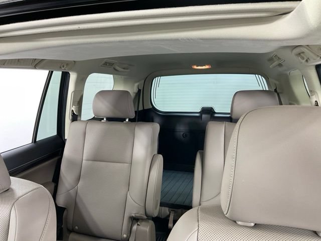 Used 2023 Lexus GX 460 Premium w/ Accessory Package AWD/4WD image 32