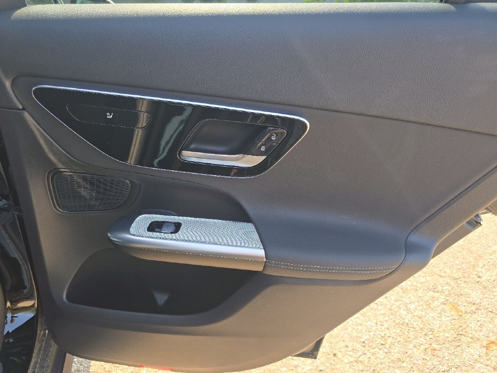 Used 2026 Mercedes-Benz GLC 300 4MATIC image 24