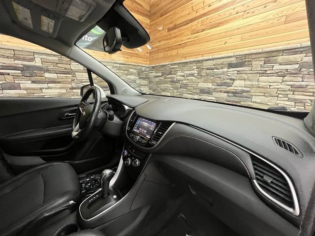 Used 2020 Chevrolet Trax LT w/ LT Convenience Package AWD/4WD image 14