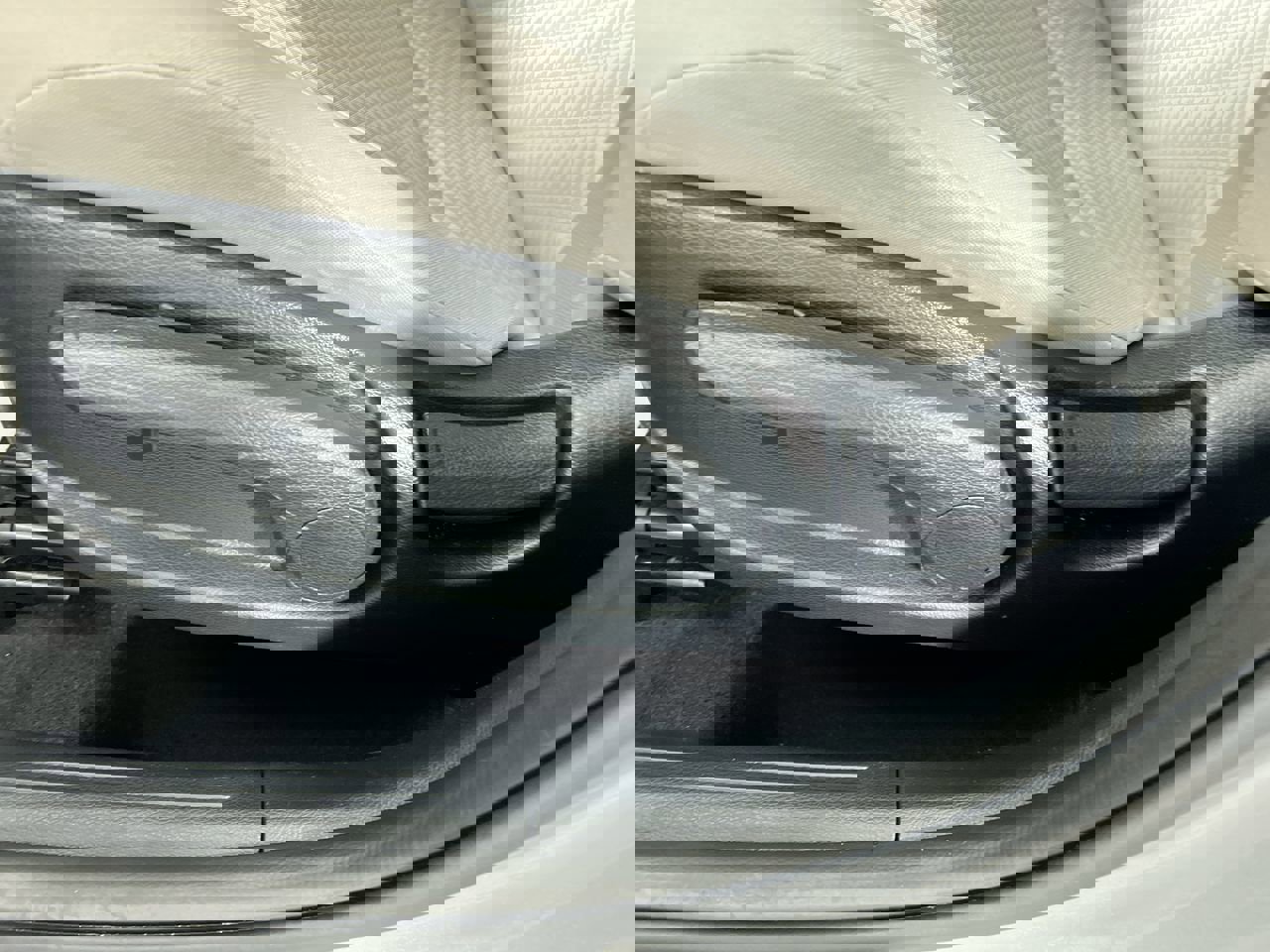 Certified 2025 Kia Soul LX w/ LX Technology Package FWD image 14