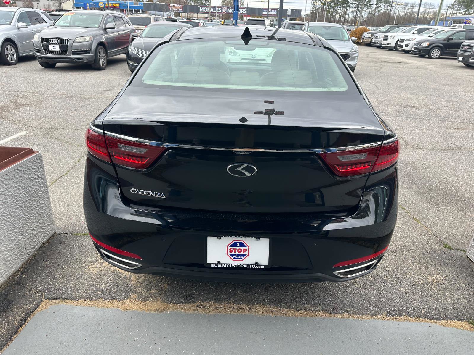 Used 2017 Kia Cadenza Premium w/ Luxury Package image 7