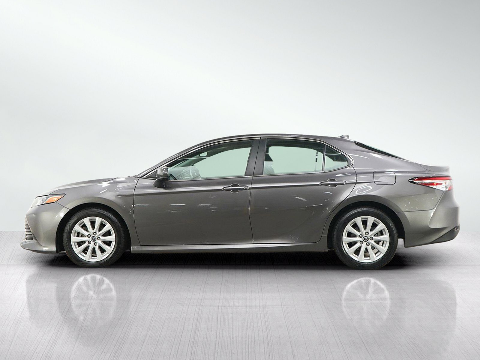 Used 2019 Toyota Camry LE FWD image 2
