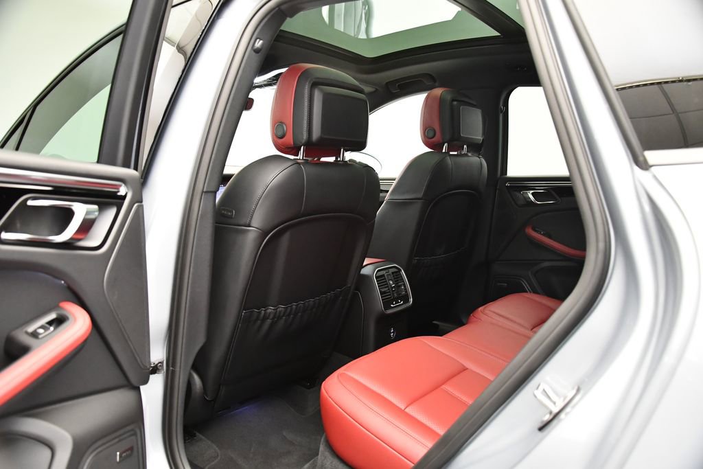 Used 2025 Porsche Macan Turbo image 45