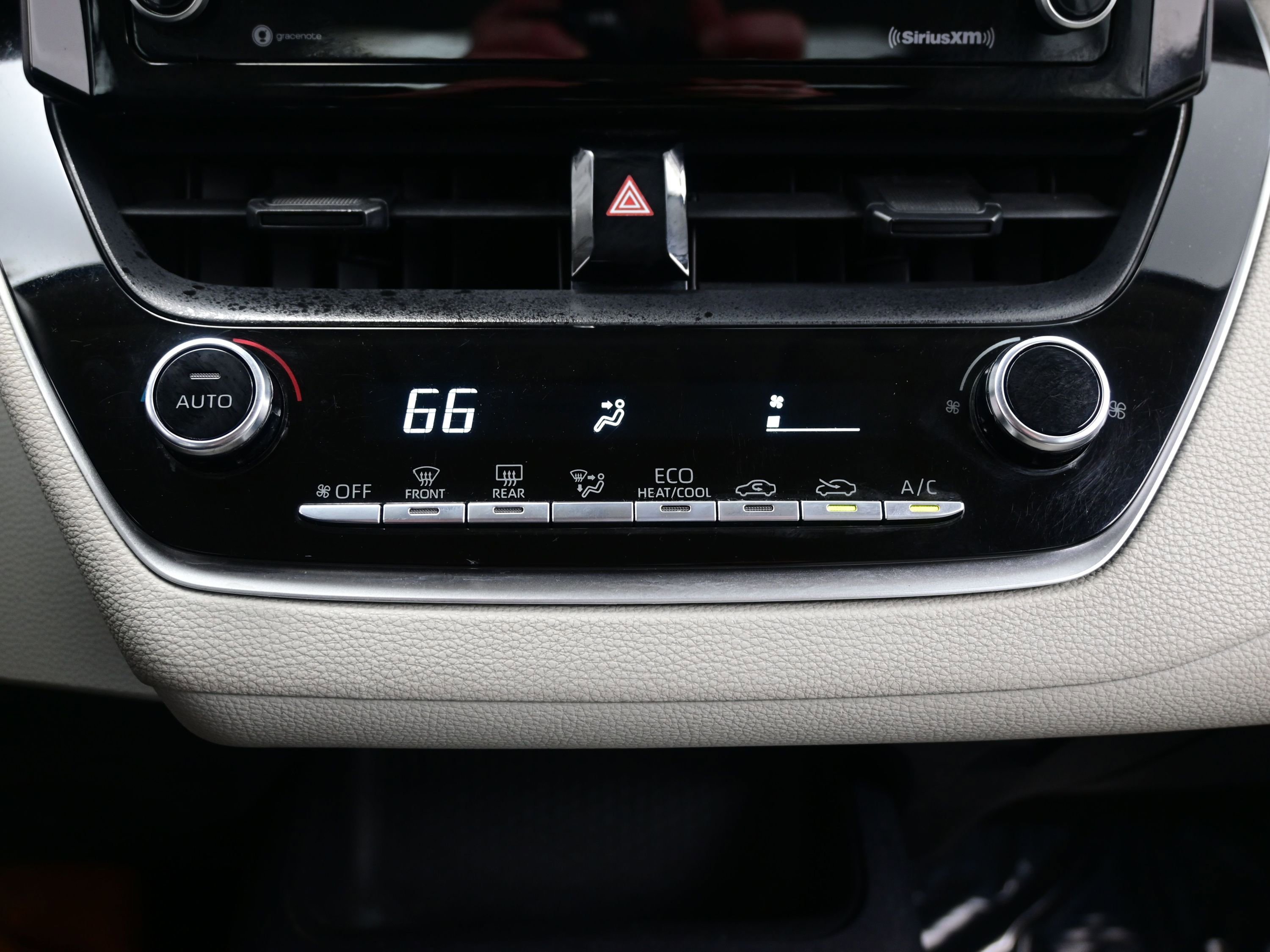 Used 2022 Toyota Corolla LE image 19